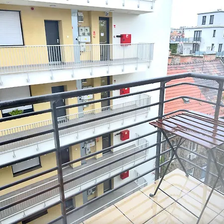 דירה Prime - Modern 1 Bedroom With Parking Included & Balcony *