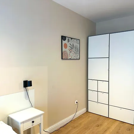 Prime - Modern 1 Bedroom With Parking Included & Balcony * בודפשט