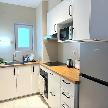 דירה Prime - Modern 1 Bedroom With Parking Included & Balcony