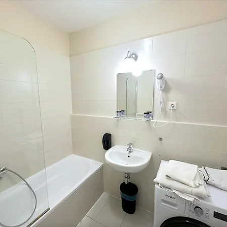 Prime - Modern 1 Bedroom With Parking Included & Balcony בודפשט
