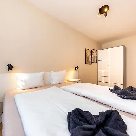 דירה Prime - Modern 1 Bedroom With Parking Included & Balcony *