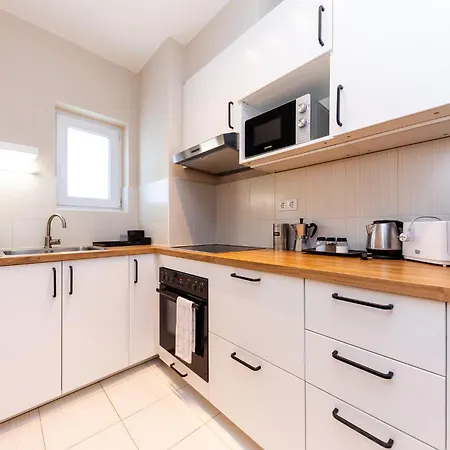 Prime - Modern 1 Bedroom With Parking Included & Balcony דירה