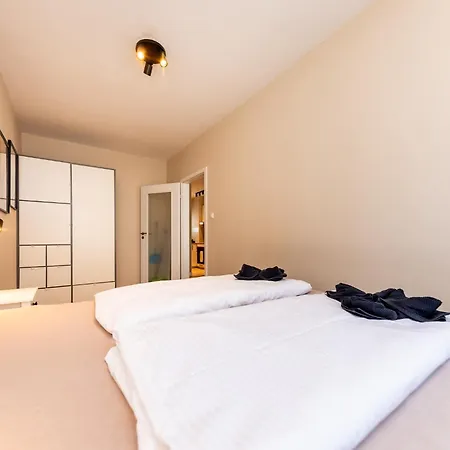 Prime - Modern 1 Bedroom With Parking Included & Balcony בודפשט