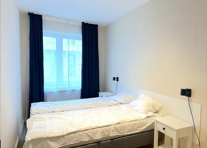 公寓 Prime - Modern 1 Bedroom With Parking Included & Balcony *