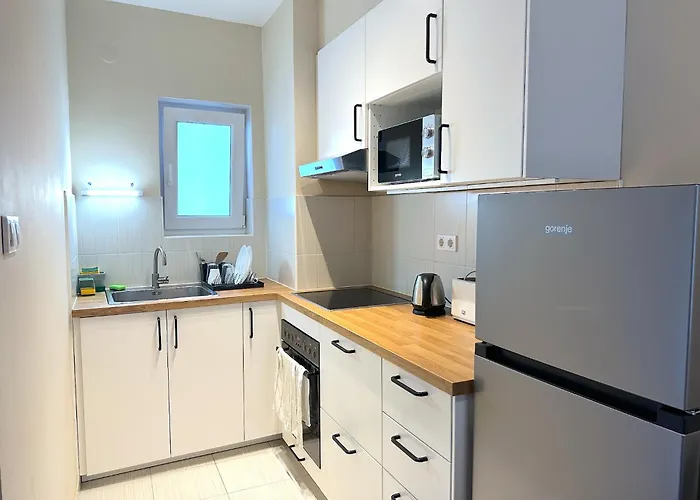 公寓 Prime - Modern 1 Bedroom With Parking Included & Balcony