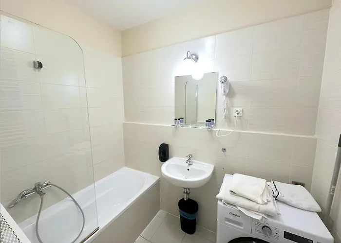 Prime - Modern 1 Bedroom With Parking Included & Balcony 布达佩斯